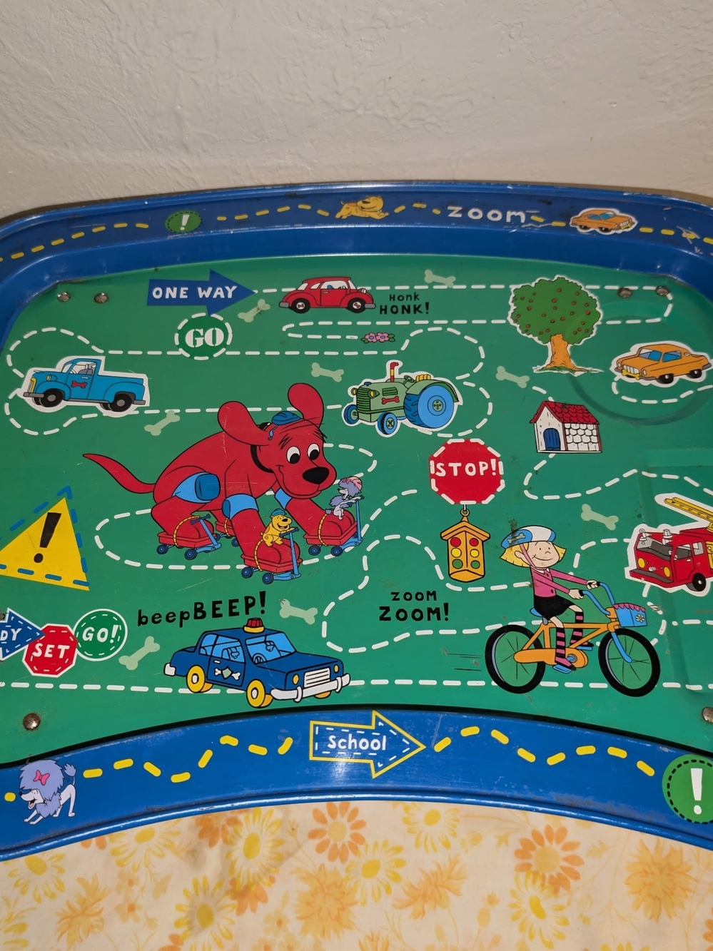 the Big Red Dog Play Tray - Red/Blue